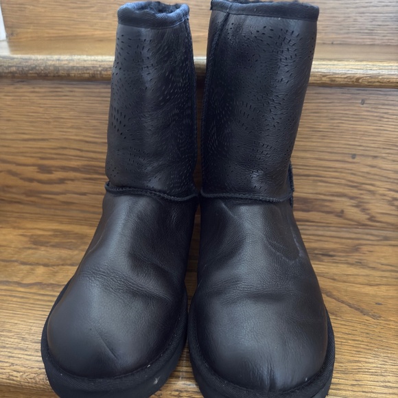 NEW UGG TRIANA SEAWEED PERF BOOT 9 NWOT - Picture 5 of 8